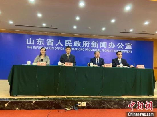山东省政府新闻办13日召开新闻发布会，介绍该省食品药品安全工作情况。　孙婷婷　摄