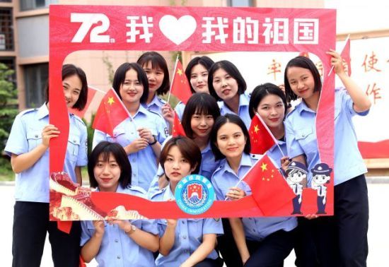 山东边检总站341名招录新警喜庆祖国华诞(组图)