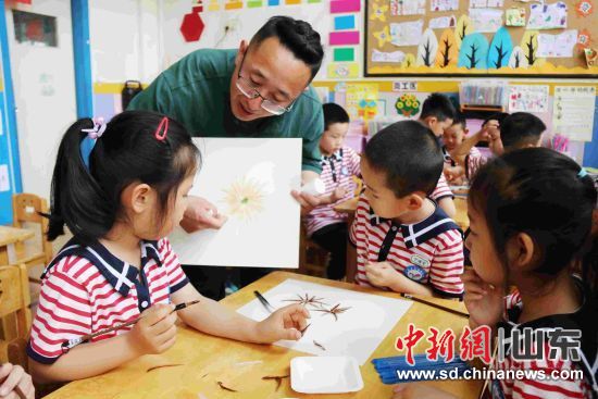 “六一”前夕，山东省宁阳县组织开展非物质文化遗产进幼儿园活动。